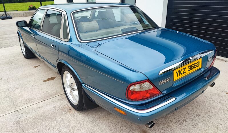 
Jaguar XJ8 2001 full									