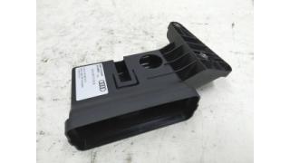 Bracket for thermal management system control unit Audi E-tron 4KE9655