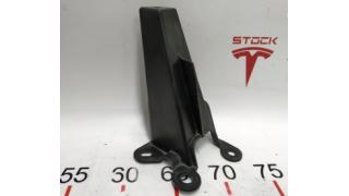 19 Tesla model X windshield wiper plastic bracket 1055405-00-B