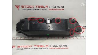 2 Damaged front panel Tesla model X 1035176-00-G