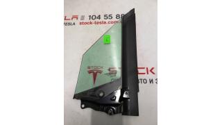 1 Front right window leaf Tesla model X 1043896-00-K