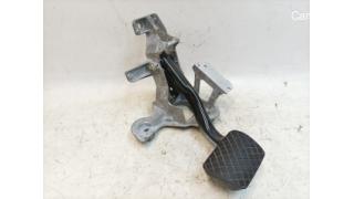 Pedal support bracket with tomoz pedal assembly Audi Q7 4M1723117B