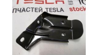 20 Arm of fastening of a loop (latch) of luggage left Tesla model X 10