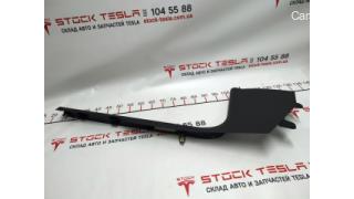 9 Facing the threshold of the front left Tesla model 3 1086290-00-H