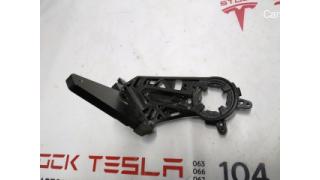 1 Arm of fastening of a mirror of external left Tesla model X 1035180-