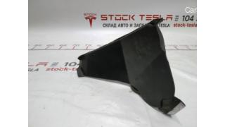 7 Trunk lid water collector partition left Tesla model X 1060446-00-A