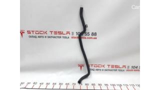 20 Rear heater drain tube Tesla model X 1069343-00-C