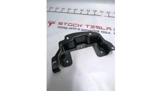 4 Bracket for parking brake and lighting control modules Tesla model S