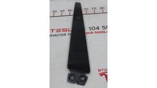 13 B-pillar pad outer right (glass) Tesla model X 1092312-98-F