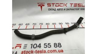 25 Coolant hose from 4-way valve to radiator Tesla model S, model S RE