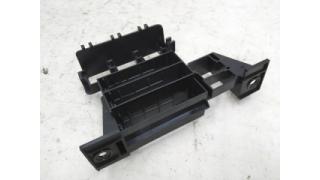 Mounting fuse box and relay Audi E-tron 4KE971845