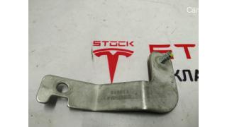 Tesla model S main battery high voltage bus mount 1018637-00-A