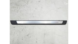 Door sill trim front right illuminated with damage Audi E-tron 4KE9474