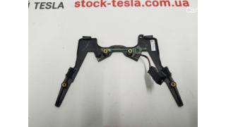 TRIPLE camera mount bracket with rain sensor (damaged) Tesla model X 1