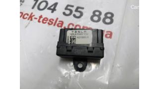 15 DRIVER SEAT HEATER MODULE Tesla model S, model S REST 1030458-00-A