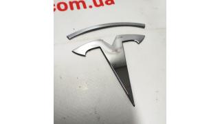 3 Front T-Badge Tesla model 3, model Y 1494949-00-A