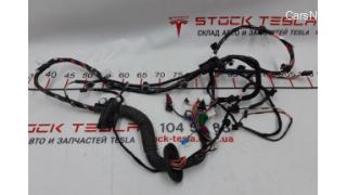 1 Front right door wiring harness without corrugation retainer Tesla m