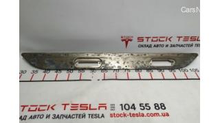 Plate-bracket for fastening the main connectors of the Tesla model S h