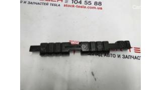 9 Spacer sill lining front right Tesla model 3 1086293-00-H