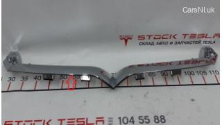 4 Trim V-shaped decorative front grill chrome (bird) with damage Tesla