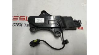 2 CARRIER, DOOR HANDLE OUTER RR LH Tesla model X 1045157-00-D