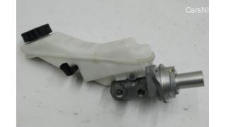 Brake master cylinder with expansion tank and sensor assembly BMW i3 3