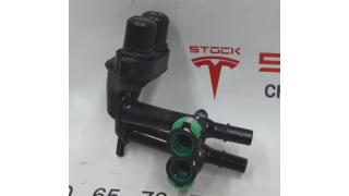 Valve inlet pipe cooling main high-voltage battery Tesla model S, mode