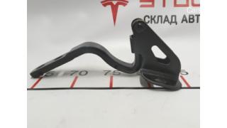 Loop for fastening the trunk lid (lyady) left PPSW Tesla model X 11382