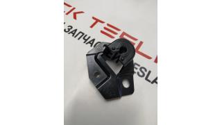 Door card mounting bracket, front left Tesla model S 1008403-00-B