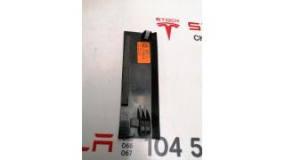 10 Pillar pad A middle left Tesla model 3 1086303-00-F