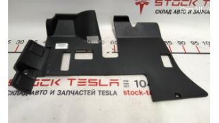 17 Plastic pad under the steering column with damage Tesla model S, mo