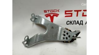 20 M3, IP, SCREEN BRACKET, WELDED, RH Tesla model 3, model Y 1100562-0