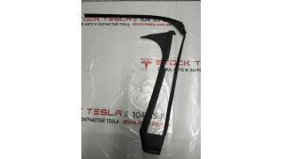 4 B-PLR APPLIQUE SEAL LH FR Tesla model X 1032153-00-D