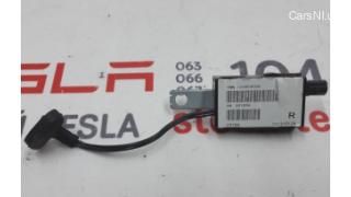 2 Amplifier antenna FM2 - NA EU APAC (right) Tesla model S, model S RE