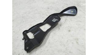 Second row seat back mounting bracket, right Audi E-tron 4KE864228